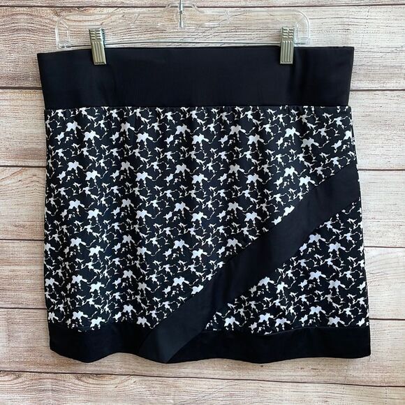 HAUS OF GREY Pants - HAUS‎ OF GREY SKORT IN BLACK AND WHITE PRINT